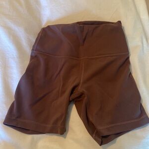 Lululemon Wunder Train Contour Fit High-Rise Short 6"